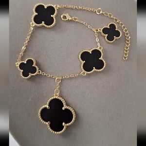 Black Onyx Dangle Design Clover Bracelet
